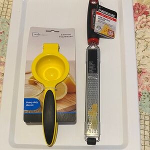 Mainstays Yellow and Black Lemon Squeezer and zester